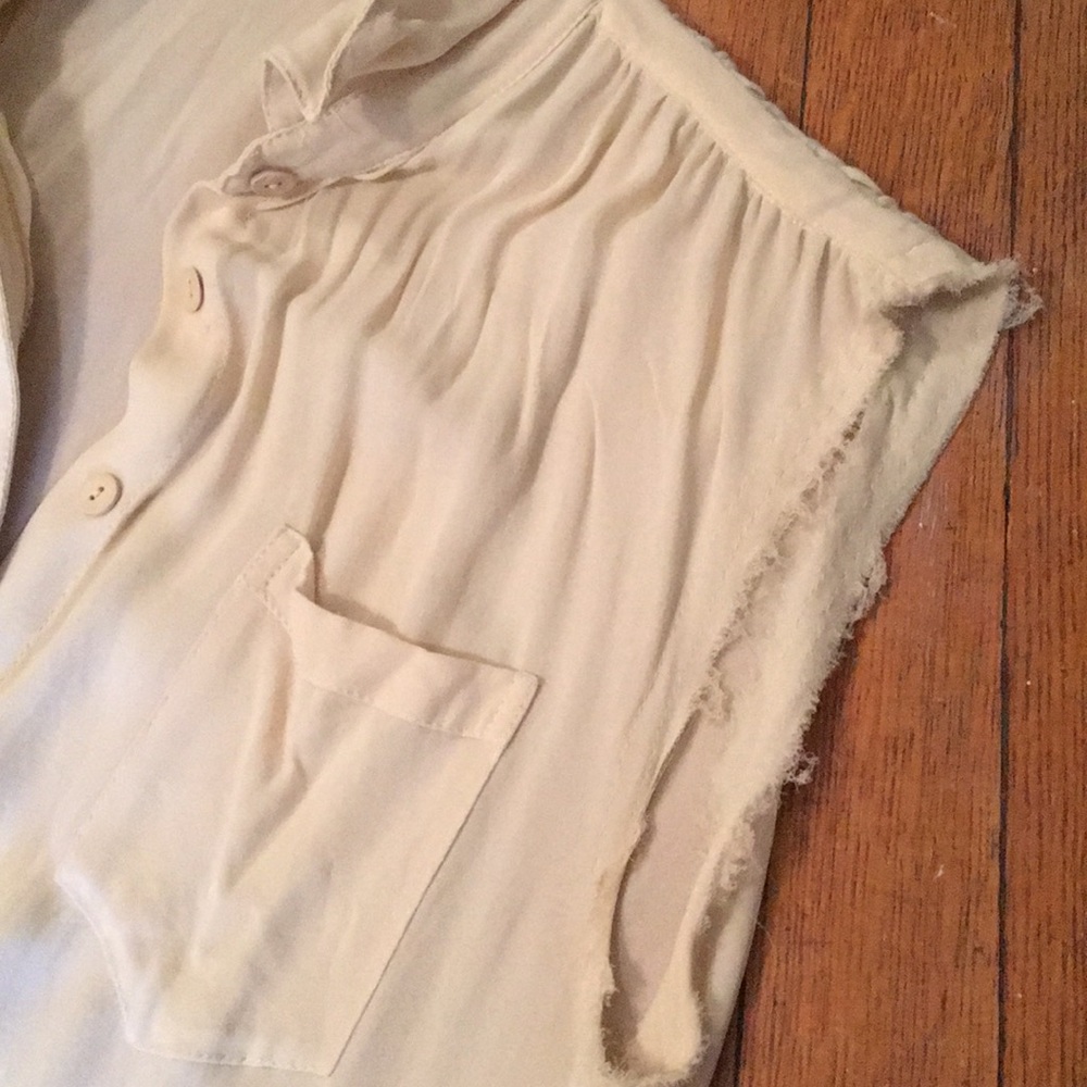 London Boutique: Cream Sleeveless Blouse